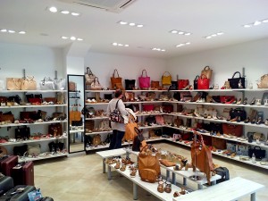 HEYMO, Schuh- und Taschenverkauf